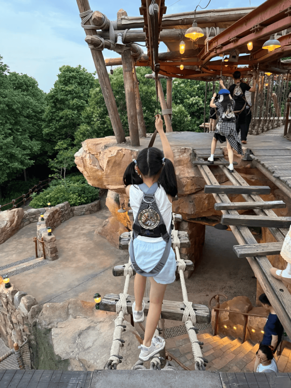 Challenge Trails At Camp Discovery 1 | 2026 上海迪士尼設施攻略 — 必玩清單、親子推薦 Challenge Trails At Camp Discovery 1 | 遊迪士尼 Your Disney