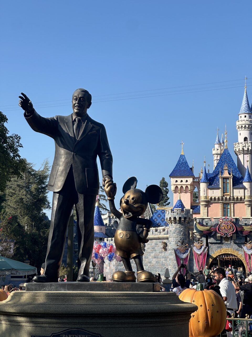 Dl Partners Statue