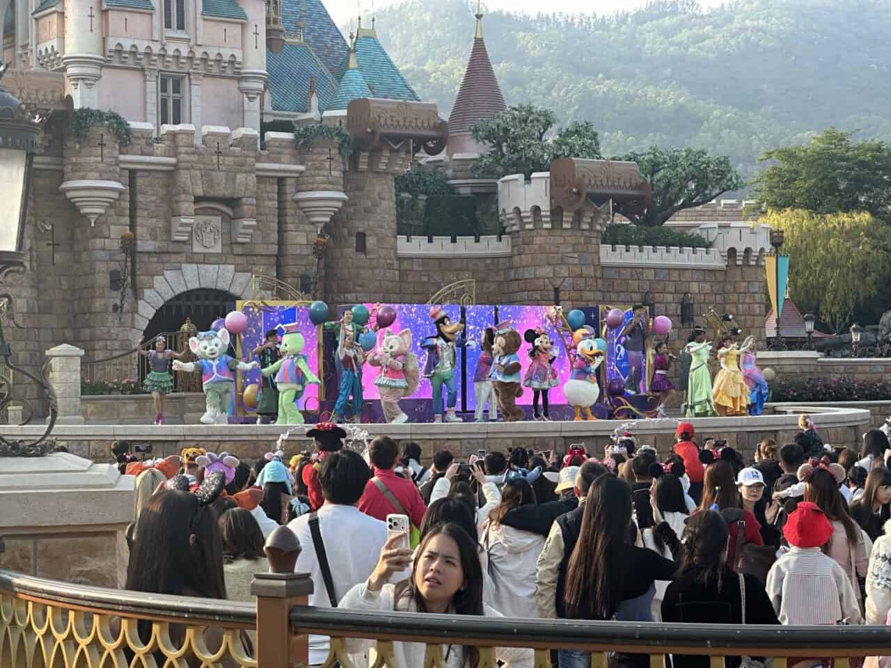 Disney Friends Live Party At The Castle 1