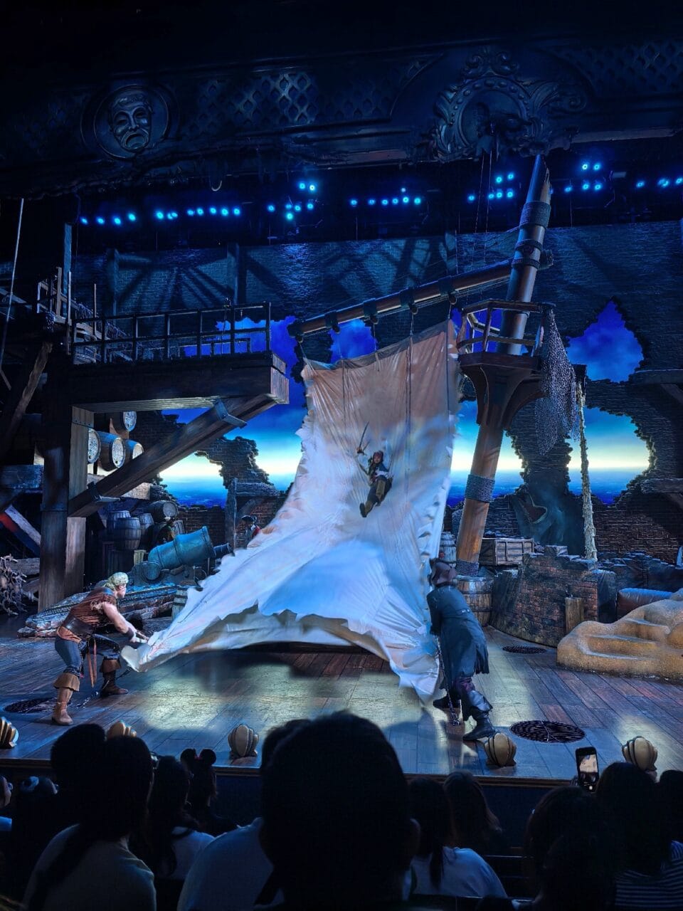 Eye Of The Storm Captain Jacks Stunt Spectacular | 2026 上海迪士尼表演與角色見面攻略 — 必看表演、遊行、煙火位置、角色合照一次看 Eye Of The Storm Captain Jacks Stunt Spectacular | 遊迪士尼 Your Disney