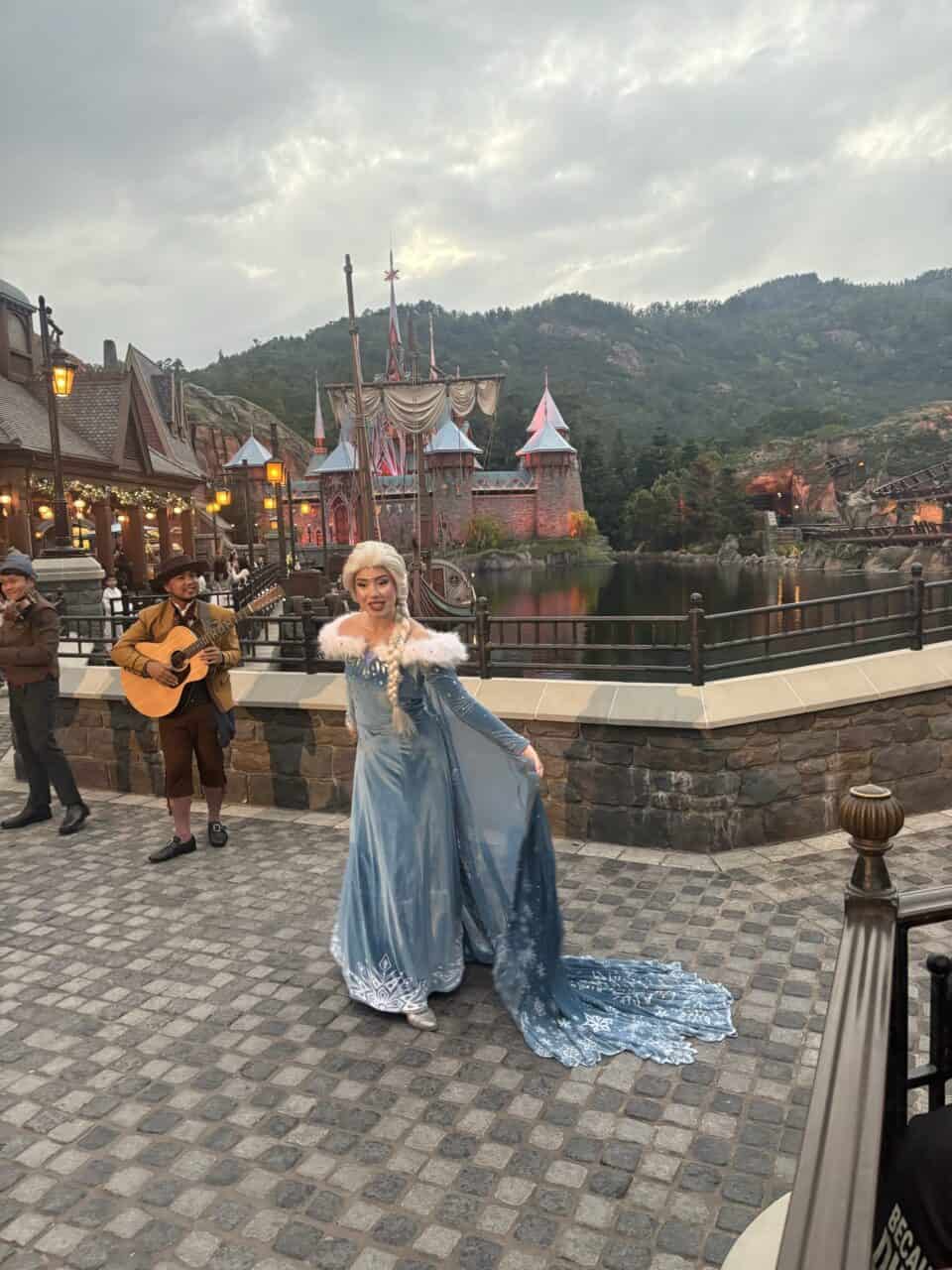 Hkdl Elsa Meet