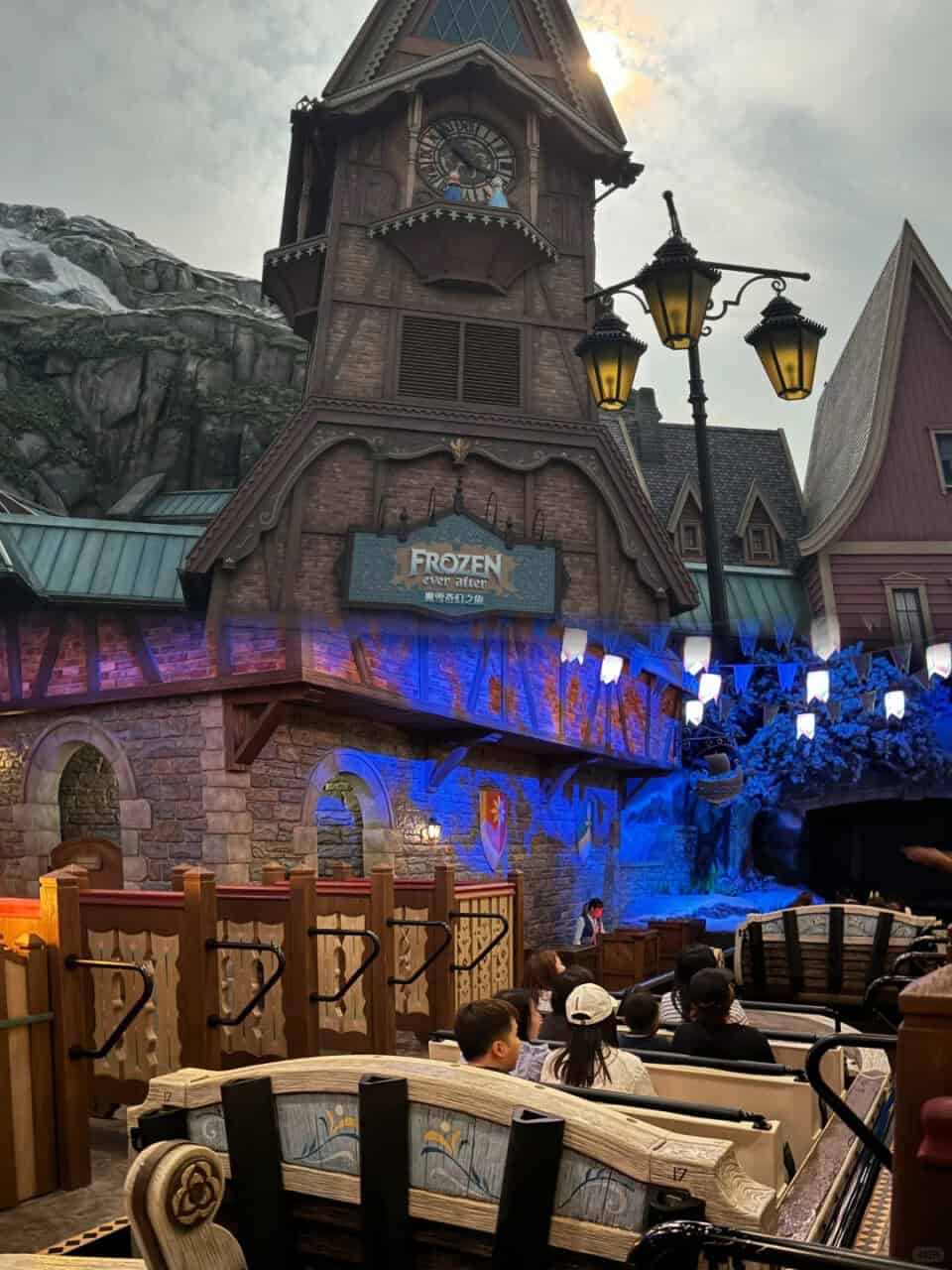 Hkdl Frozen Ever After 1