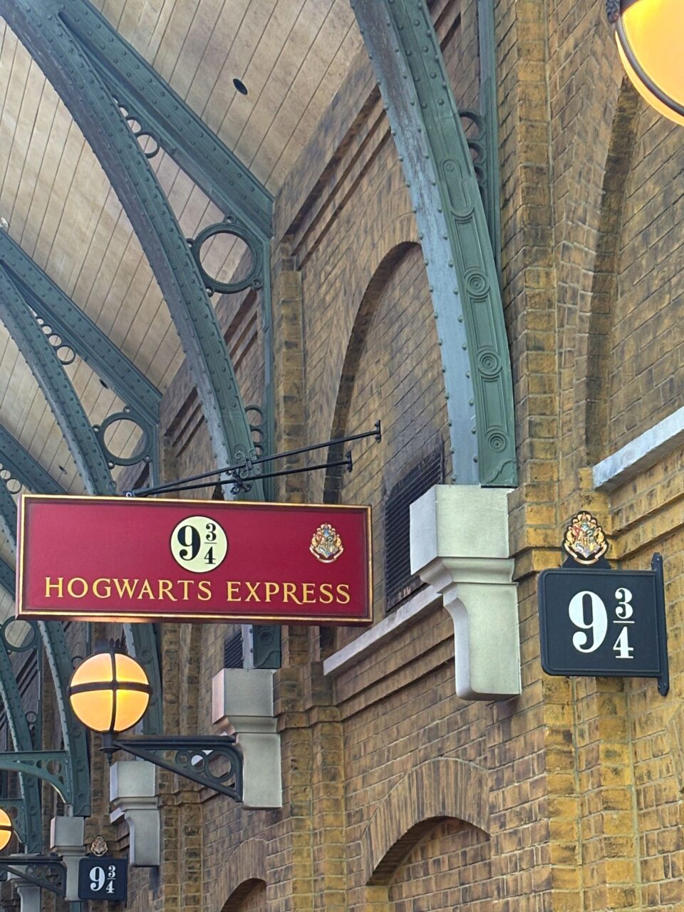 Hogwarts Express Station Sign | 2026 奧蘭多環球影城親子攻略 — 帶小孩怎麼玩最聰明 Hogwarts Express Station Sign