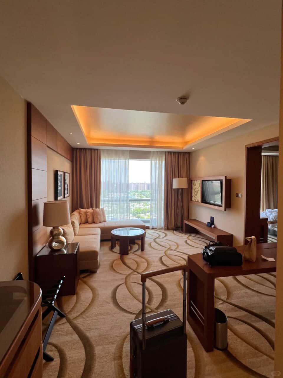 Holiday Inn Shanghai Pudong | 2026 上海迪士尼住宿攻略 — 園區住宿 Vs 周邊怎麼選 Holiday Inn Shanghai Pudong | 遊迪士尼 Your Disney