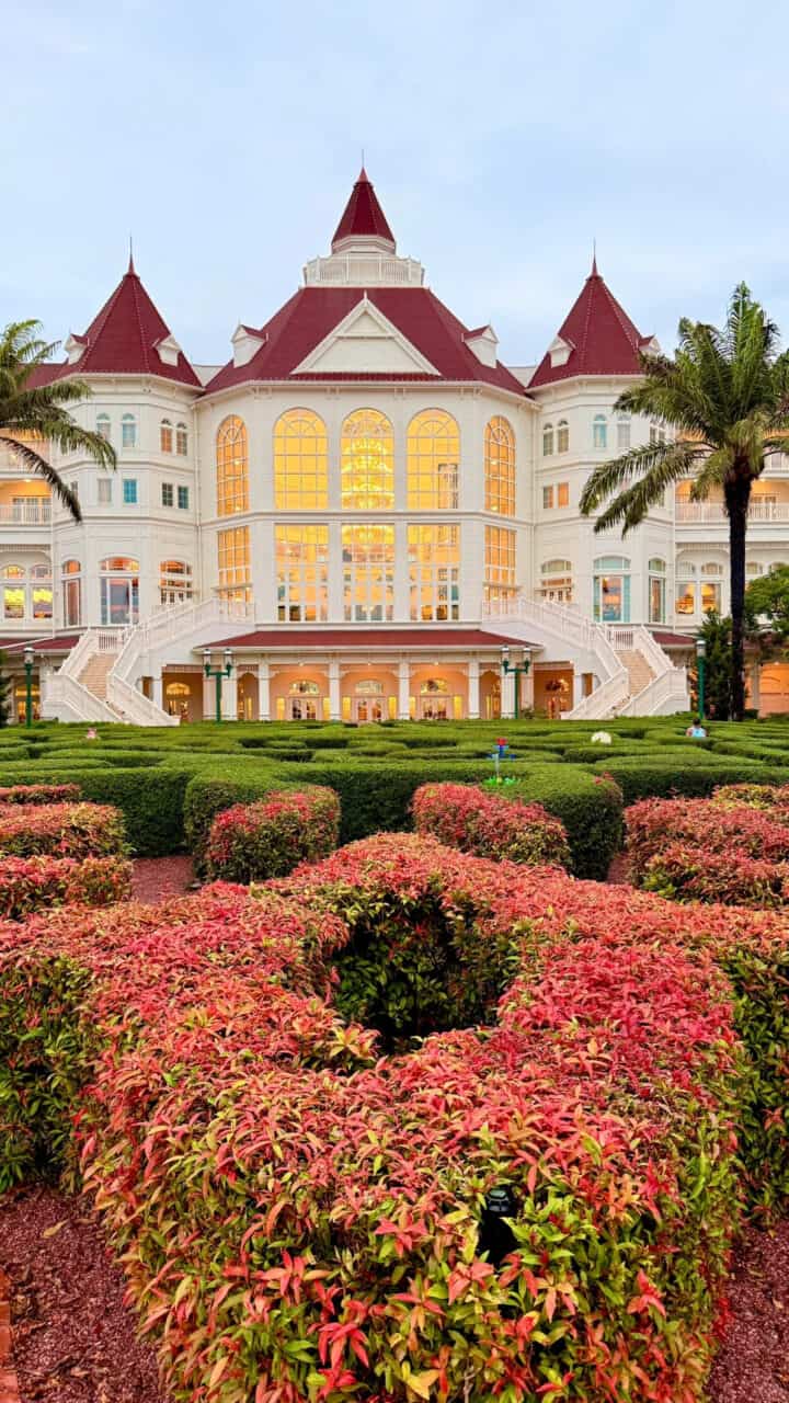 Hong Kong Disneyland Hotel 1