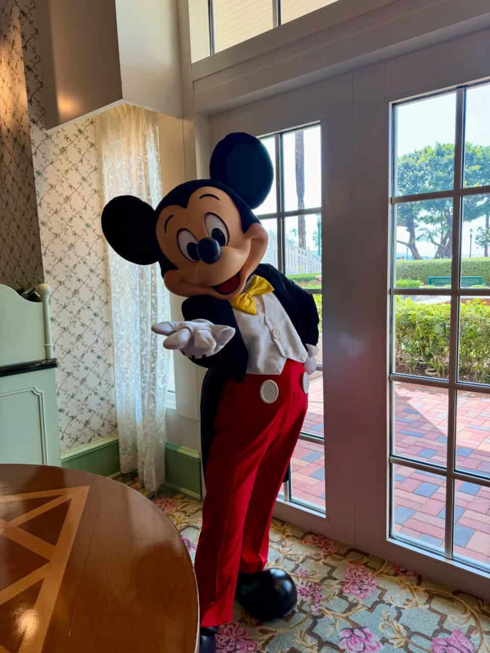 Hong Kong Disneyland Hotels Enchanted Garden