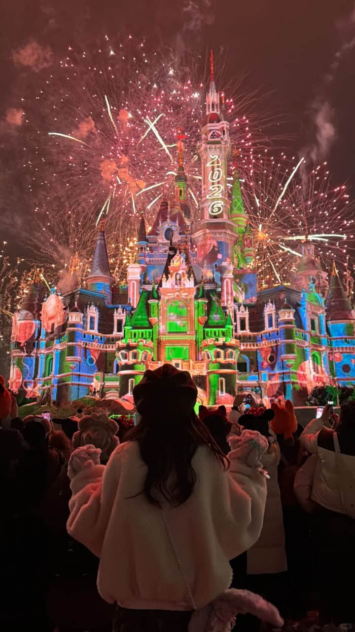 Illuminate Where To Watch Center Hub Photoop | 2026 上海迪士尼表演與角色見面攻略 — 必看表演、遊行、煙火位置、角色合照一次看 Illuminate Where To Watch Center Hub Photoop | 遊迪士尼 Your Disney