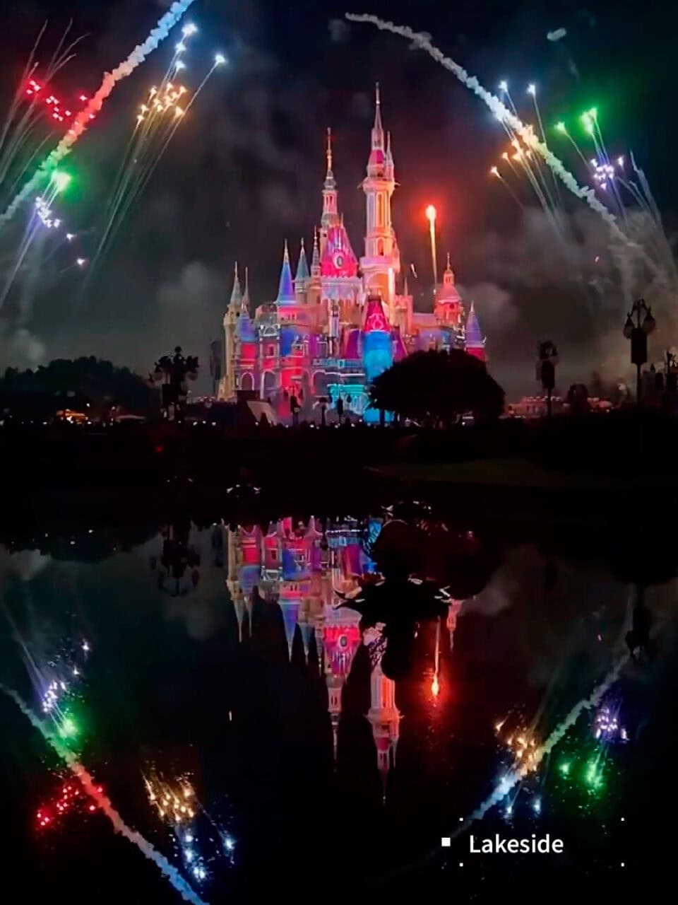 Illuminate Where To Watch Lakeside | 2026 上海迪士尼表演與角色見面攻略 — 必看表演、遊行、煙火位置、角色合照一次看 Illuminate Where To Watch Lakeside | 遊迪士尼 Your Disney