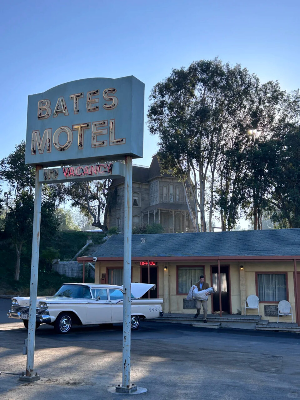 Studio Tour Batsy Motel 1