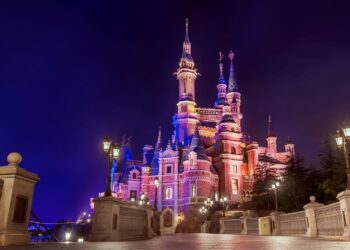 The Castle After Closing Hours. | 游迪士尼Your Disney