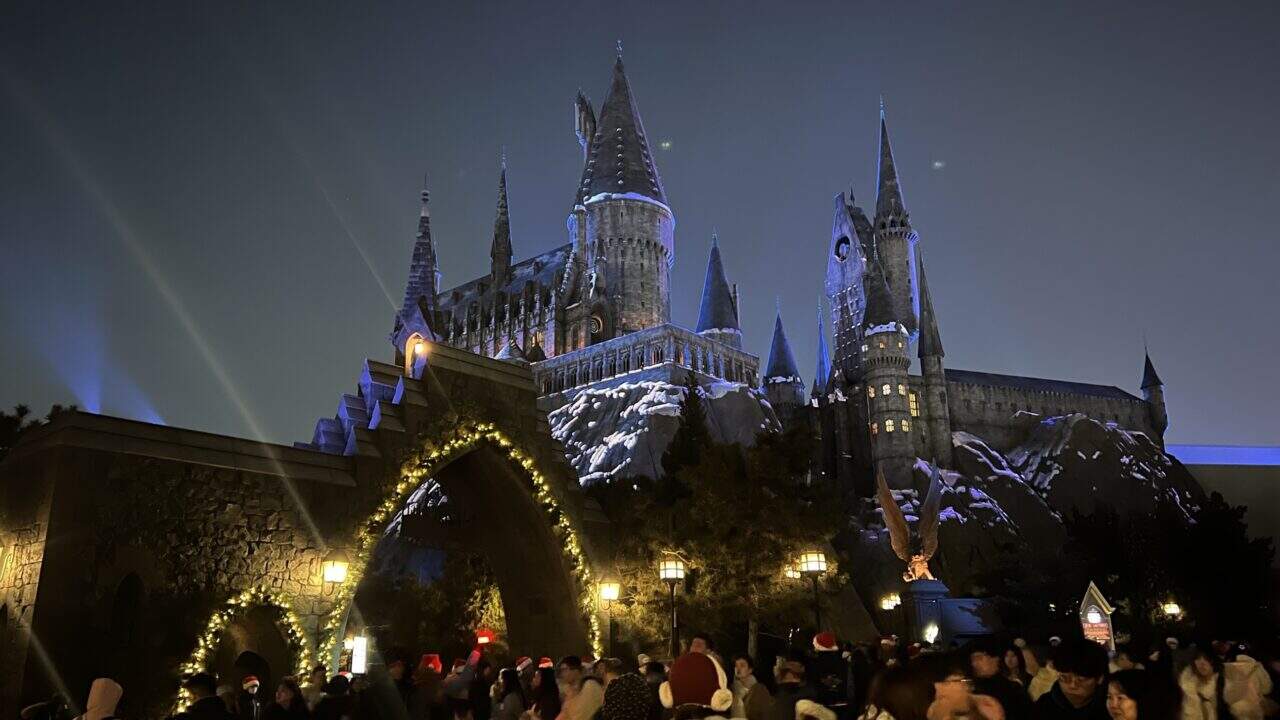 Ubj Nighttime Magic At Hogwarts Castle 1