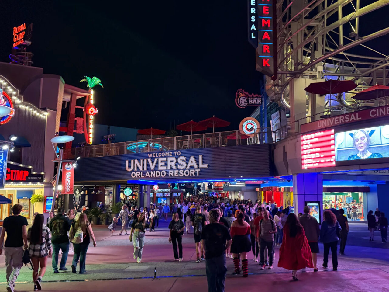 Uor Citywalk Night | 2026 奧蘭多環球影城度假區介紹 — 3大樂園、斜角巷、魔法部、City Walk Uor Citywalk Night