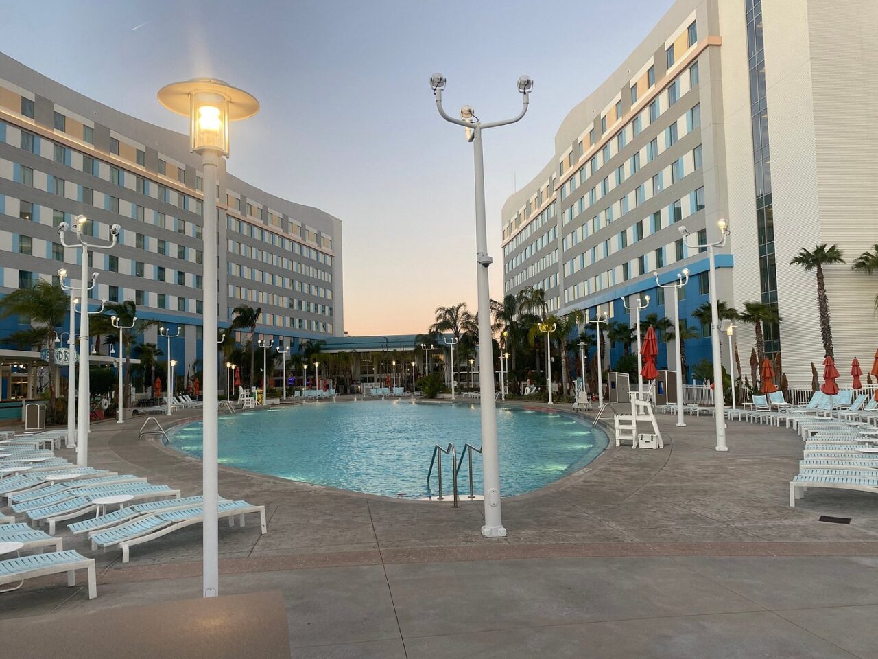 Universals Endless Summer Resort — Surfside Inn And Suites Dockside Inn And Suites 5 | 2026 奧蘭多環球影城住宿攻略 — 官方飯店 Vs 周邊完整比較 Universals Endless Summer Resort — Surfside Inn And Suites Dockside Inn And Suites 5