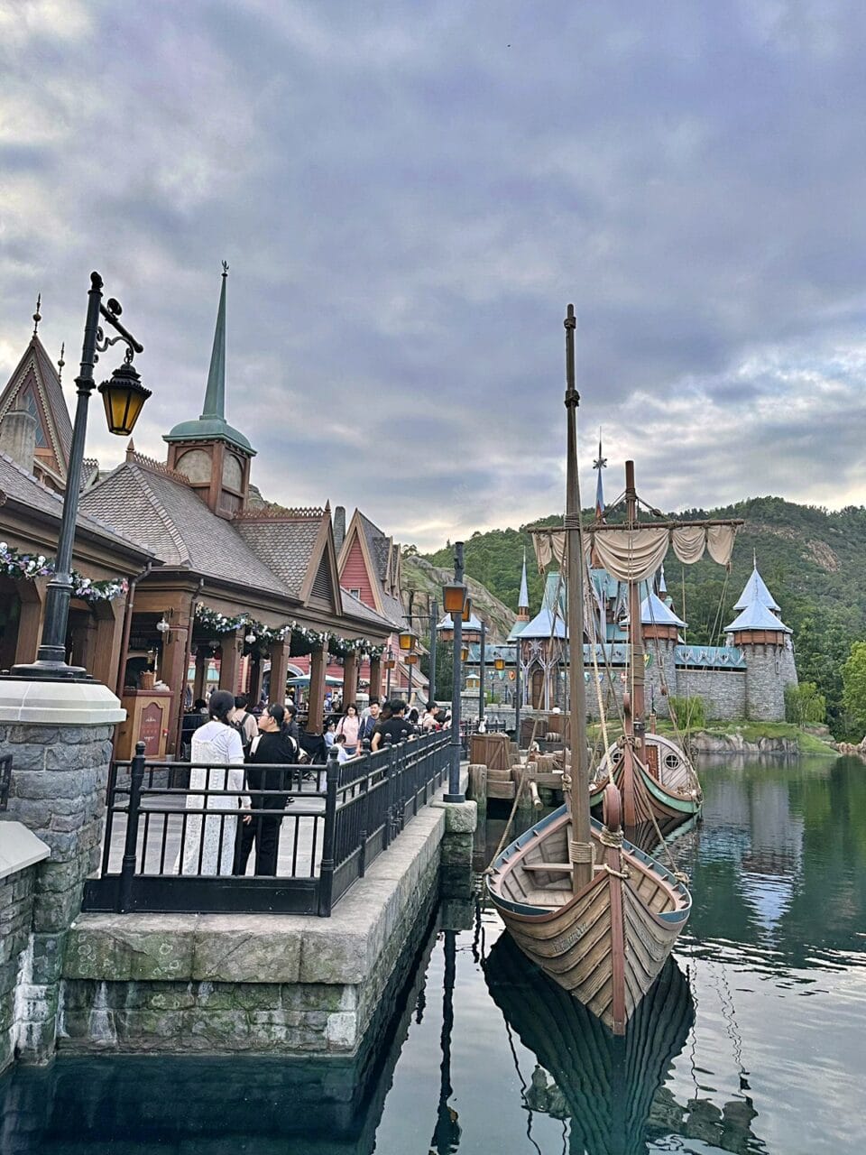 World Of Frozen 1 1