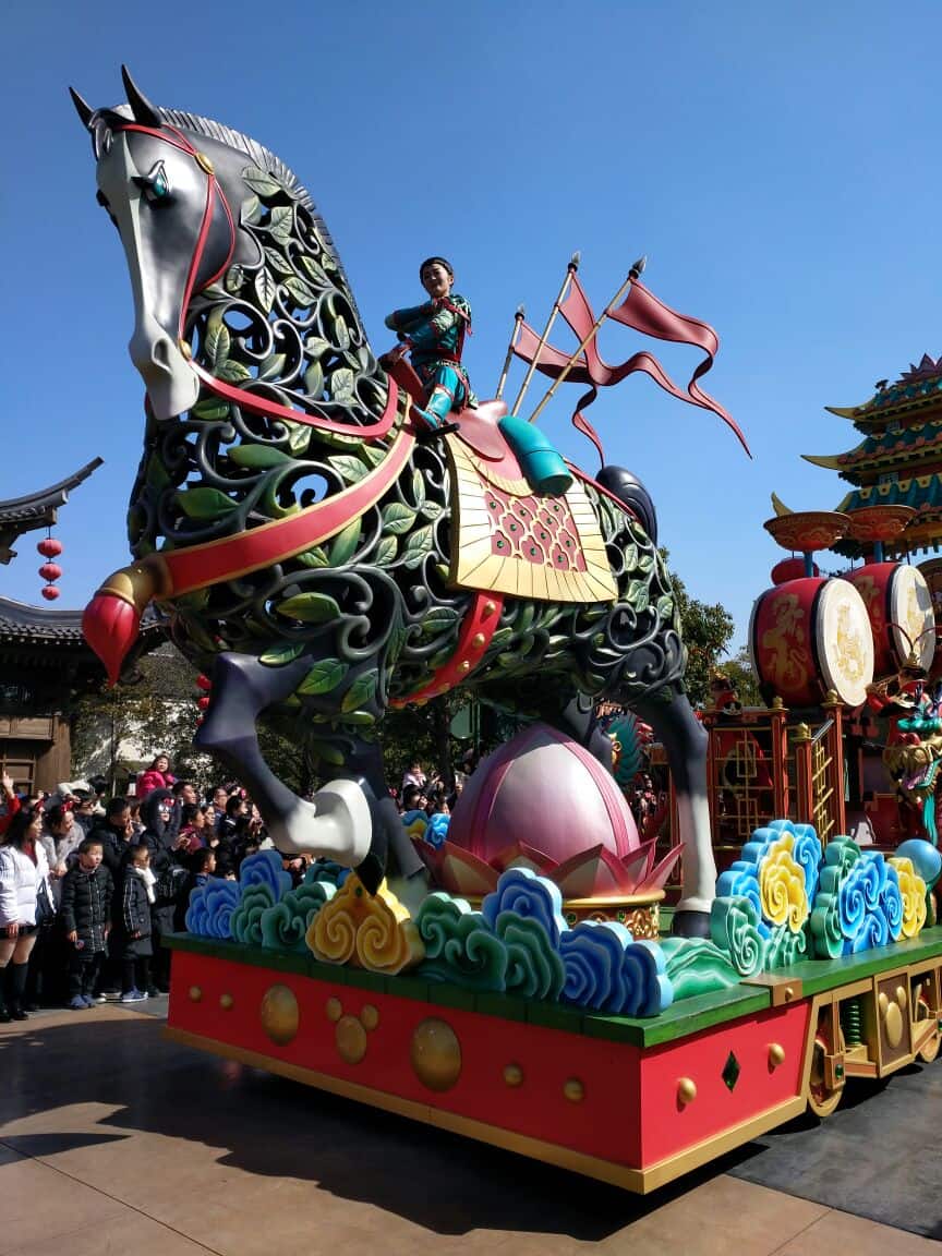 Shd Mickeys Storybook Express Mulan | 2026 上海迪士尼表演與角色見面攻略 — 必看表演、遊行、煙火位置、角色合照一次看 Shd Mickeys Storybook Express Mulan | 遊迪士尼 Your Disney