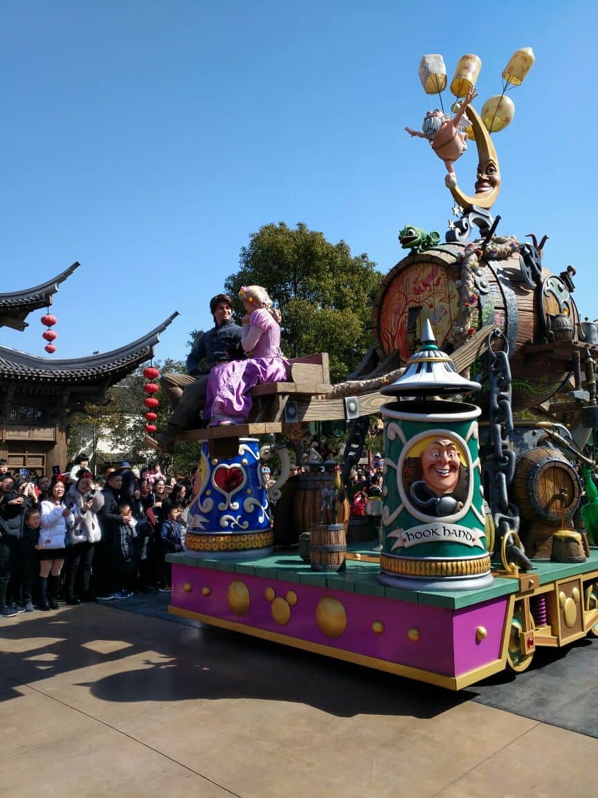 Shd Mickeys Storybook Express Tangle | 2026 上海迪士尼表演與角色見面攻略 — 必看表演、遊行、煙火位置、角色合照一次看 Shd Mickeys Storybook Express Tangle | 遊迪士尼 Your Disney