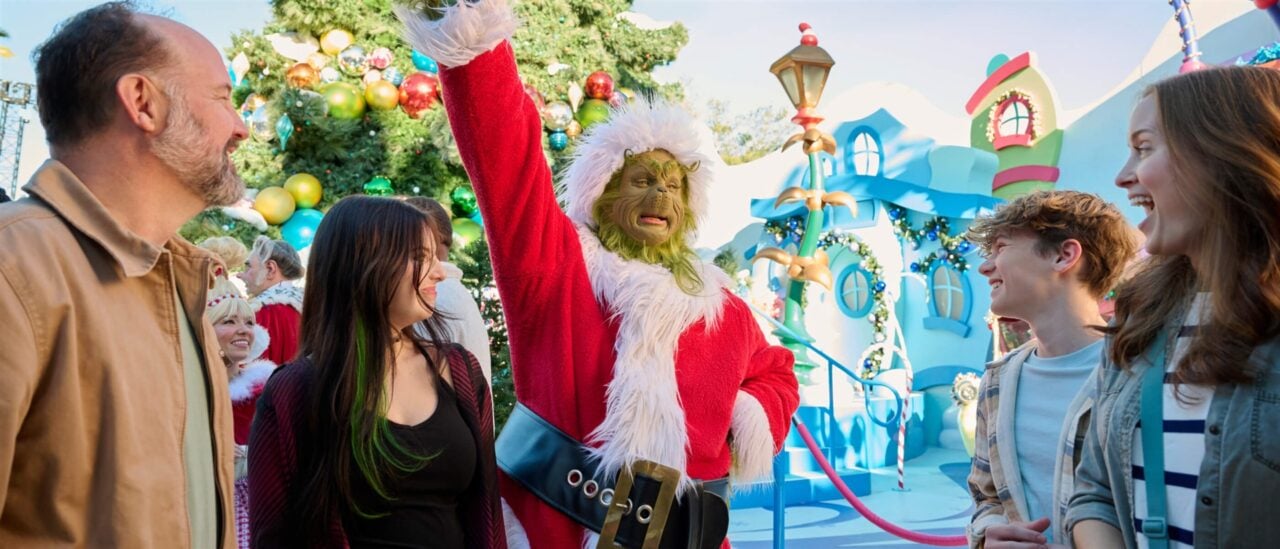 Ush Christmas 2026 Grinch Whoville | 2026 好萊塢環球影城聖誕節&跨年派對攻略|Grinchmas 聖誕樹點燈+霍格華茲城堡聖誕光雕秀 戴聖誕帽的鬼靈精在聖誕樹前和遊客合照