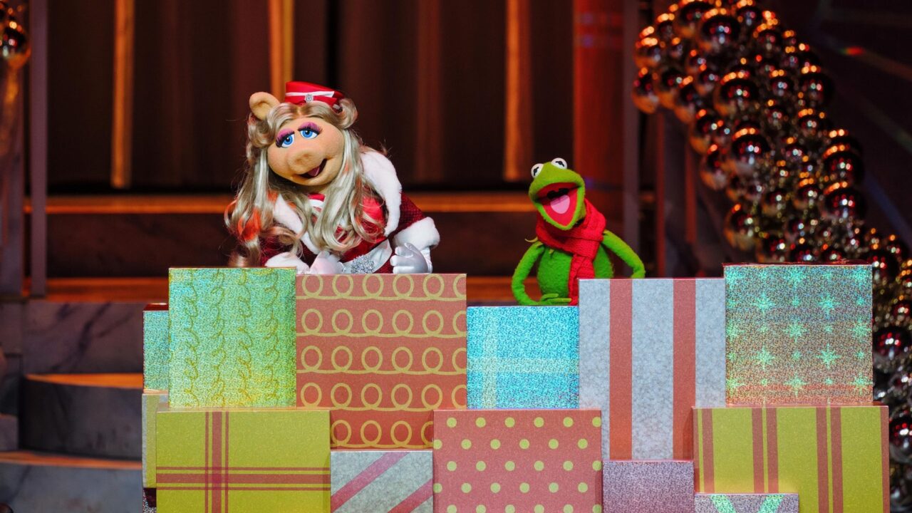 Wdw Christmas 2026 Jollywood Nights | 2026 奧蘭多迪士尼聖誕節攻略|米奇歡樂聖誕派對+冰雪奇緣城堡秀 科米蛙和豬小姐在好萊塢夢工場的聖誕舞台秀上