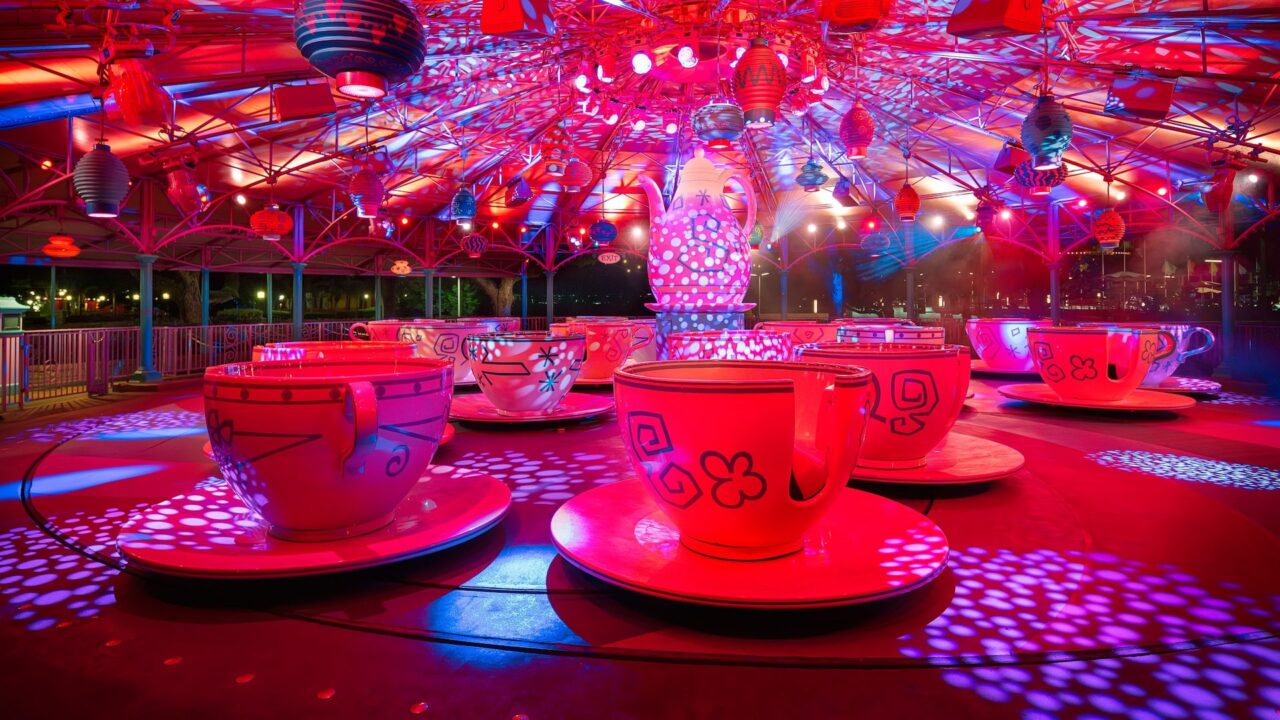 Wdw Christmas 2026 Mad Tea Party | 2026 奧蘭多迪士尼聖誕節攻略|米奇歡樂聖誕派對+冰雪奇緣城堡秀 打上聖誕燈光的愛麗絲的午茶派對旋轉杯